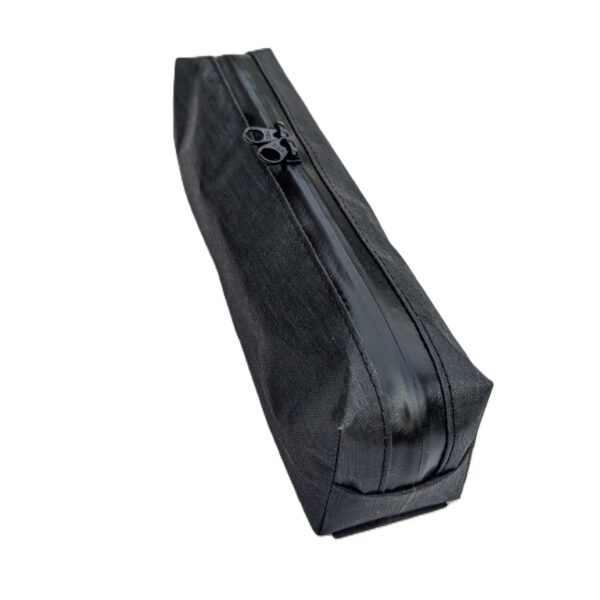 Minimalist and stealthy top tube frame bag for bikes